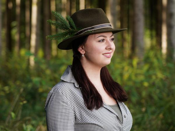 Jägerin mit Bruch, fotografiert von Albert Petutuschnig